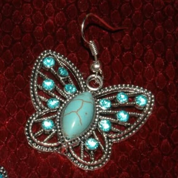 BUTTERFLY Pendant Necklace & Earrings Set ~ New - Picture 3 of 3